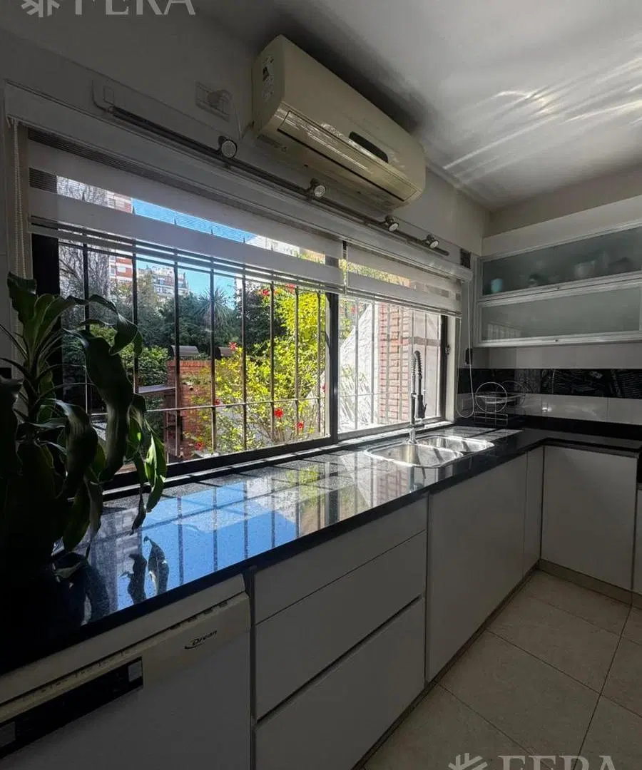 Excelente triplex con cochera doble, jardín y parrilla en Belgrano R 5
