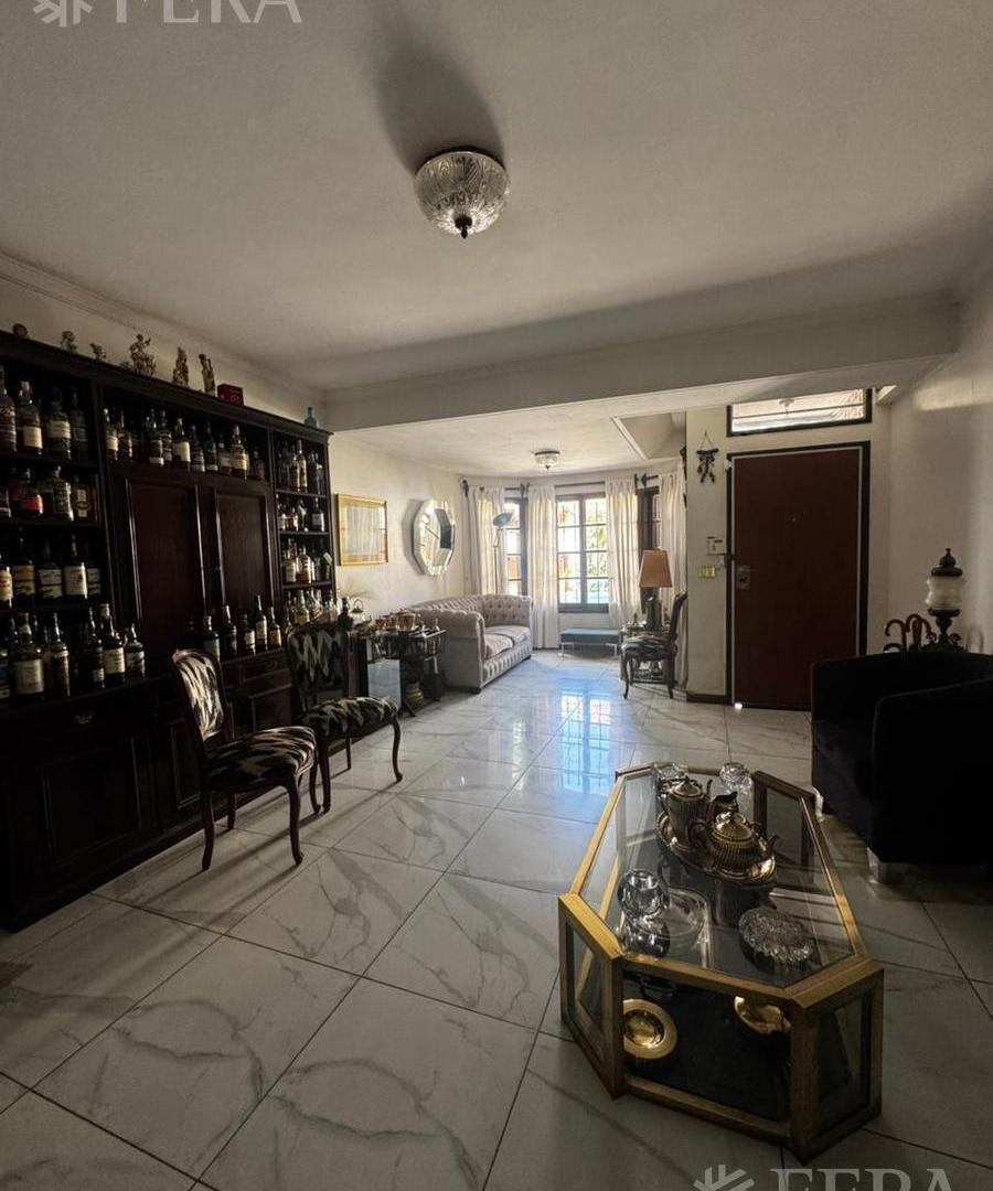 Excelente triplex con cochera doble, jardín y parrilla en Belgrano R