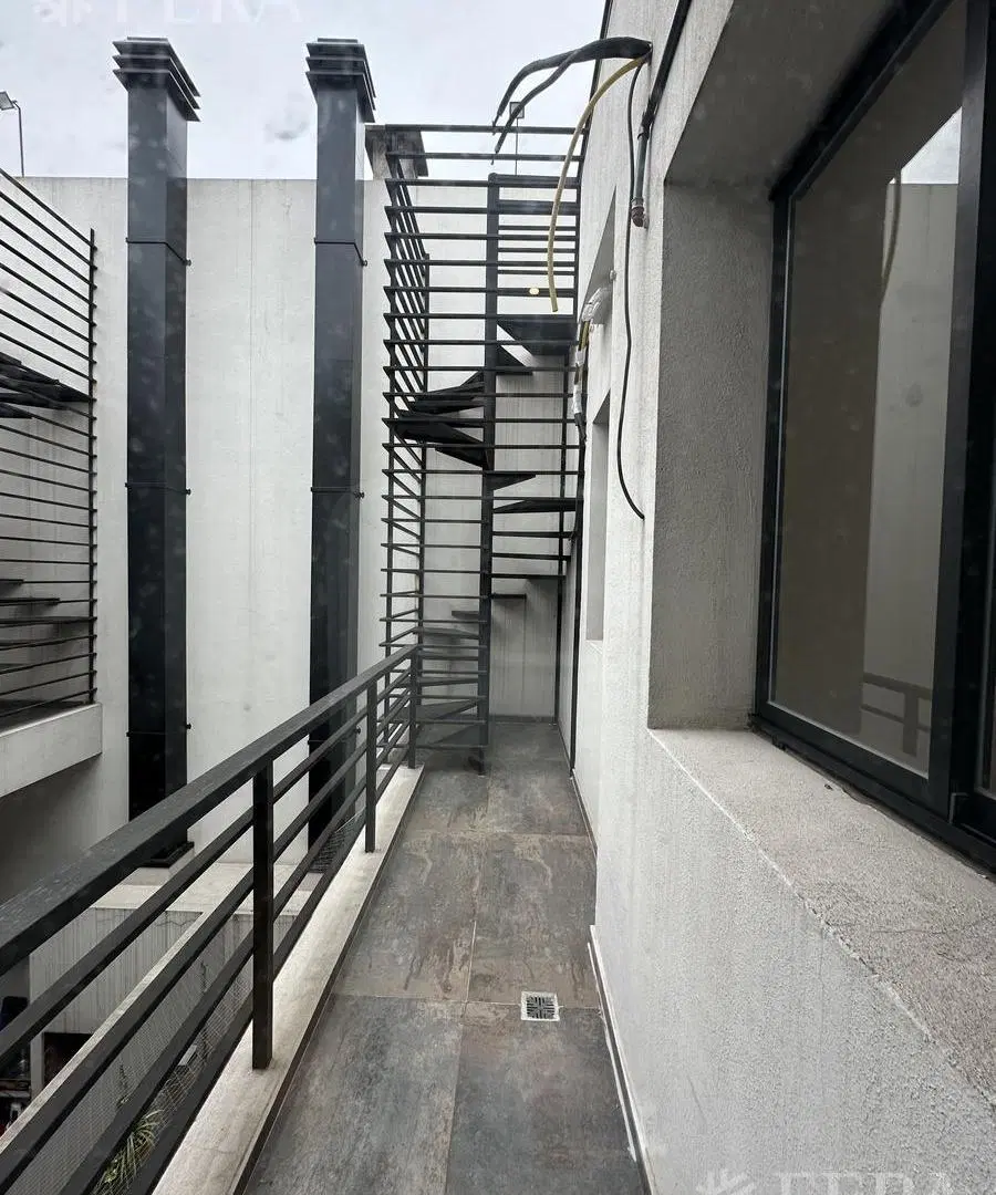 Venta departamento 3 ambientes con terraza propia en Sarandi 5