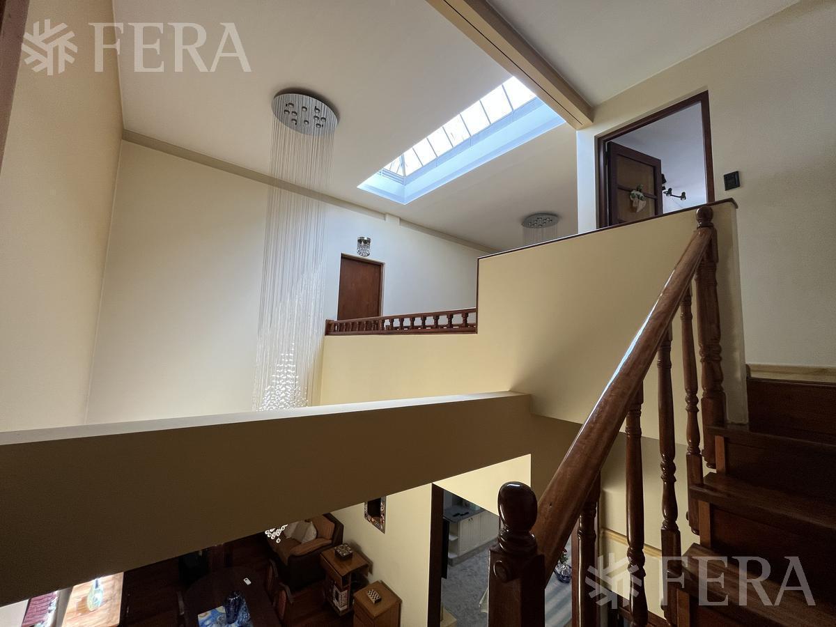 Venta casa 5 ambientes con piscina en Sarandí