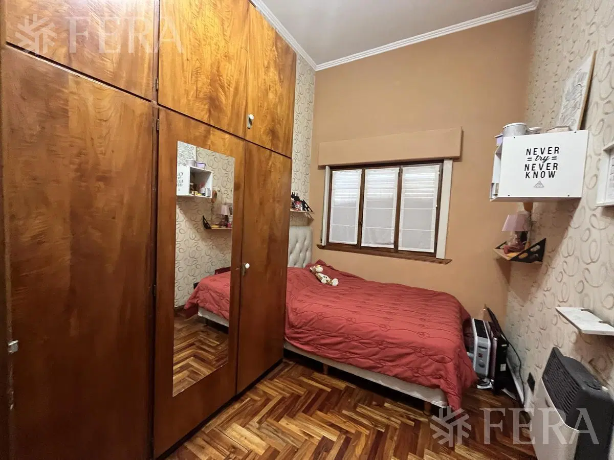 Venta casa 5 ambientes con piscina en Sarandí 2