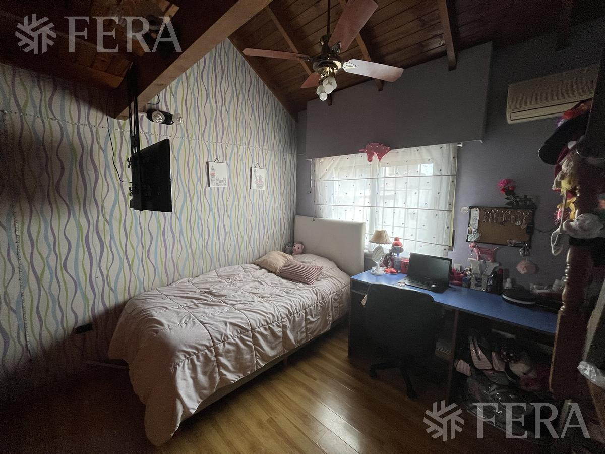 Venta casa 5 ambientes con piscina en Sarandí