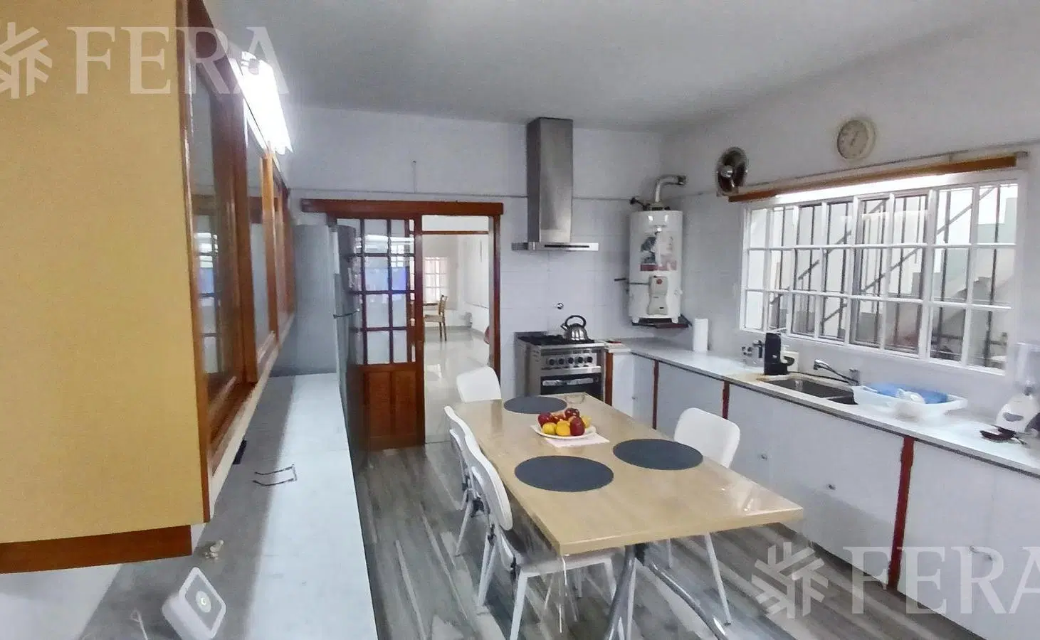 Venta casa 8 ambientes con cochera en Quilmes 5