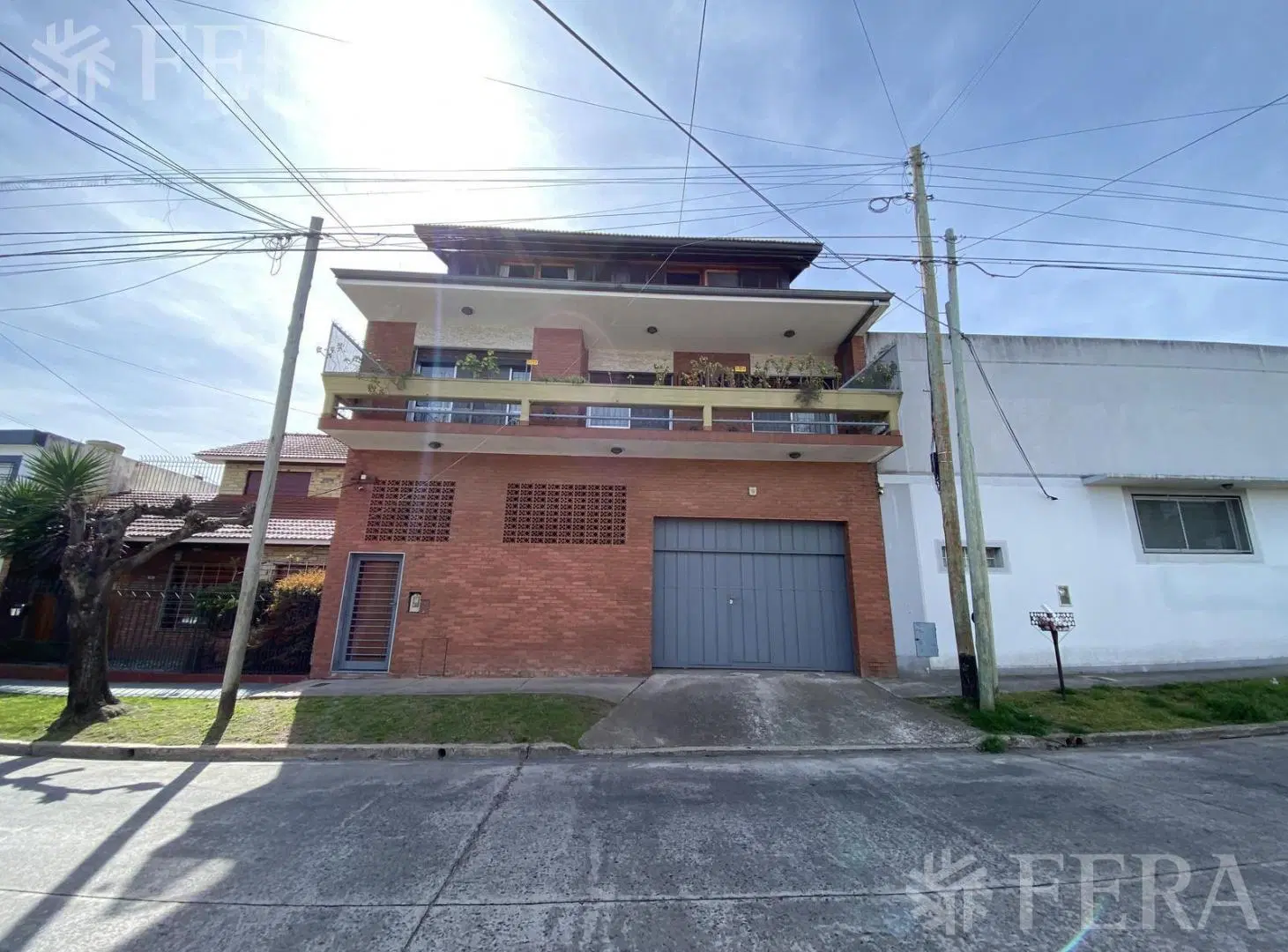Venta de Casa 6 ambientes con cochera y terraza en Quilmes 1