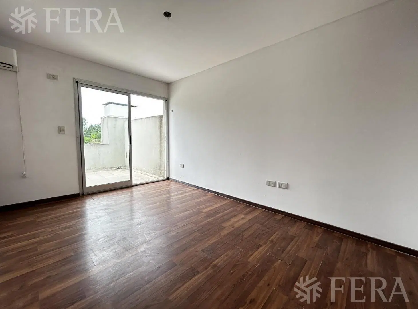 Venta de departamento tipo duplex en Guillermo E Hudson 4