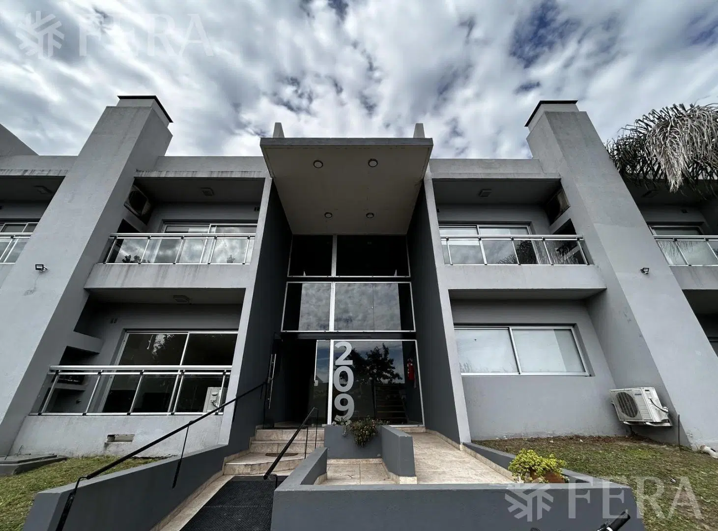 Venta de departamento tipo duplex en Guillermo E Hudson 2
