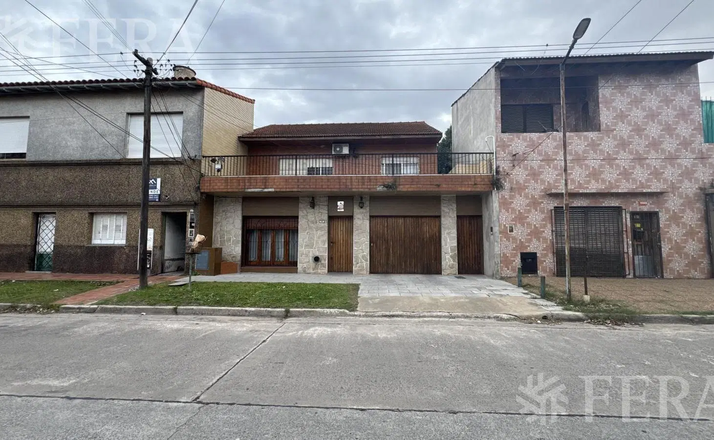 Venta casa 5 ambientes con cochera y quincho en Bernal Oeste 1
