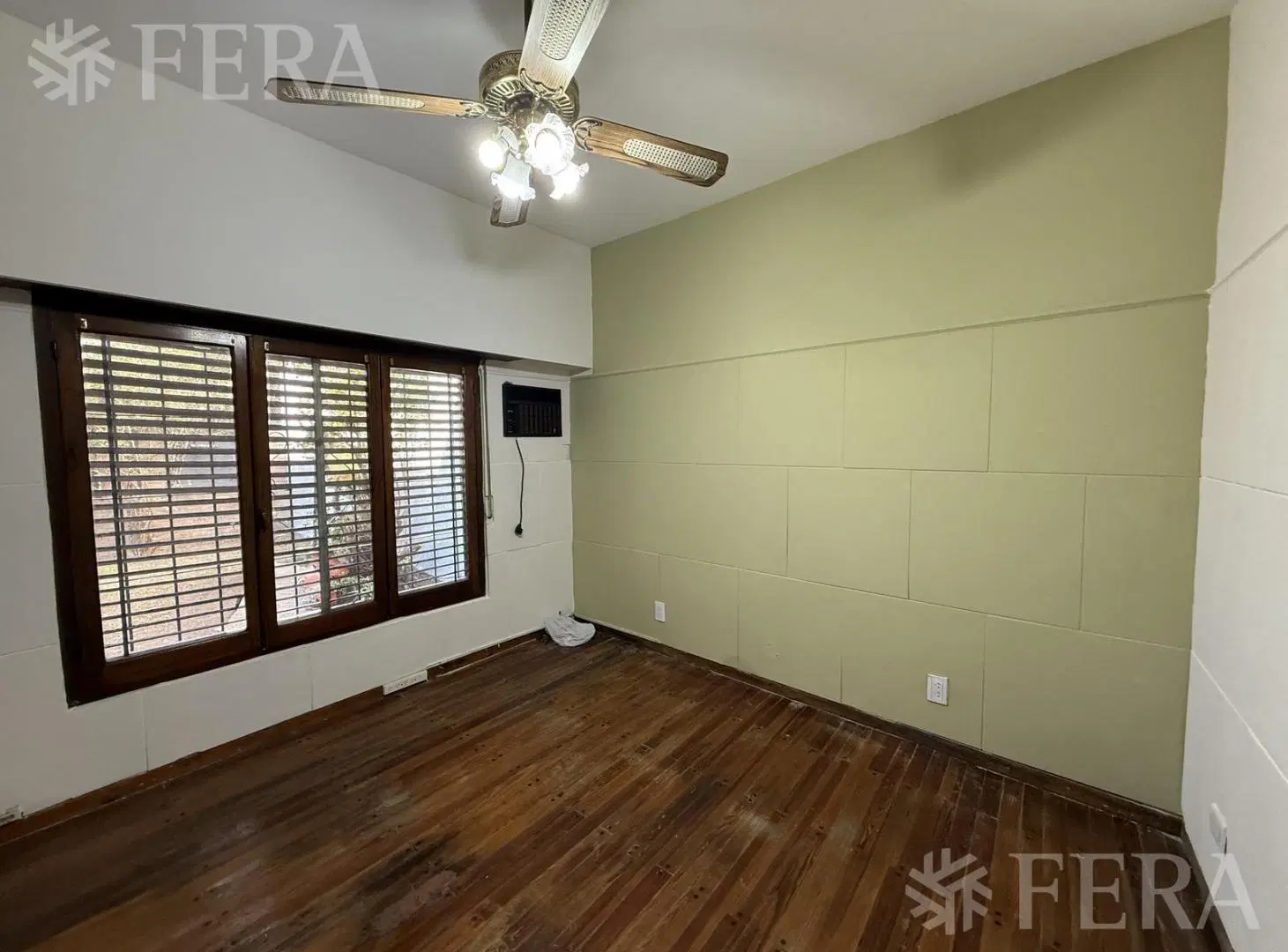 Venta Casa 3 ambientes con cochera y jardin en Wilde 3