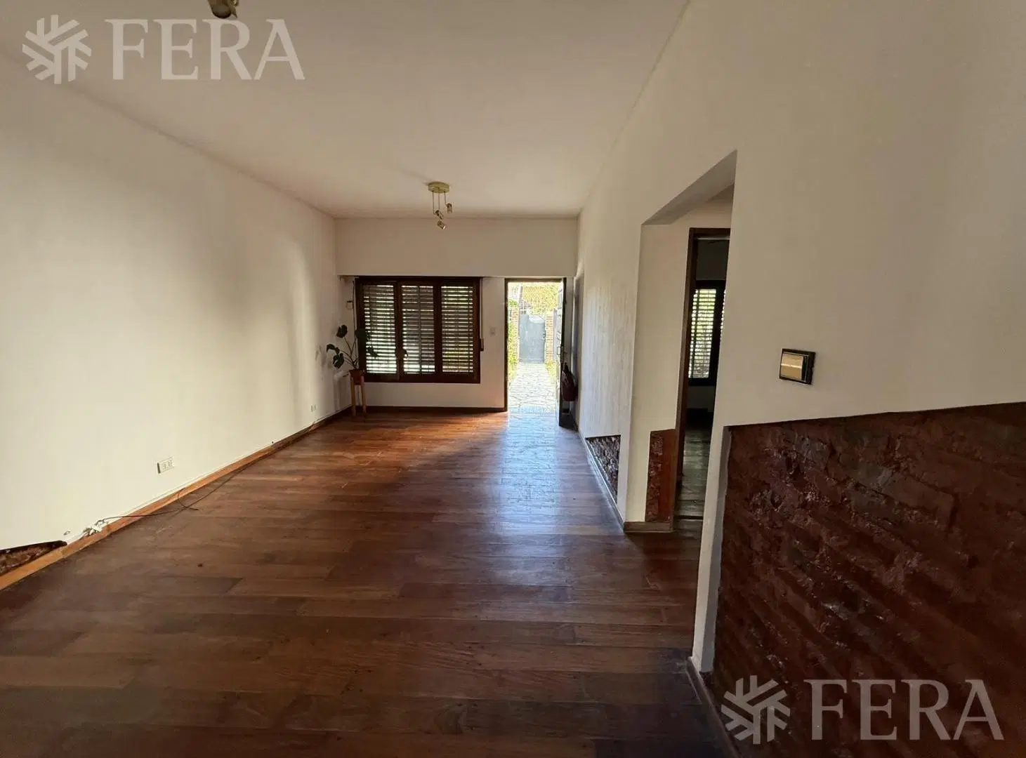 Venta Casa 3 ambientes con cochera y jardin en Wilde 2