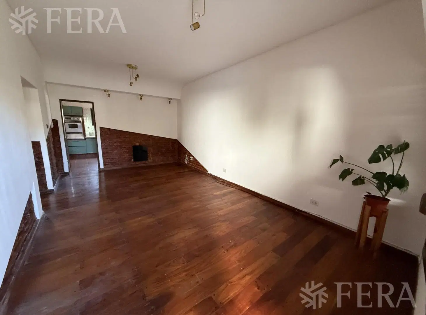 Venta Casa 3 ambientes con cochera y jardin en Wilde 8