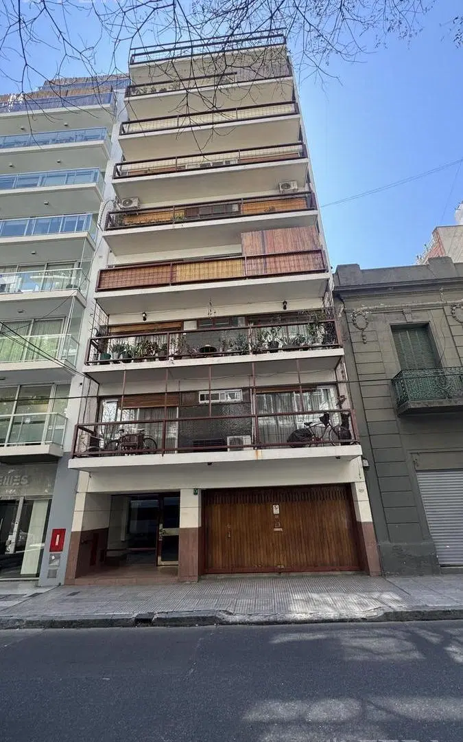Venta de departamento 3 ambientes con balcón en Barrio Norte 4