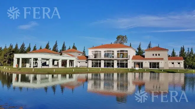 Venta lote de 1067 m2 en Club Miralagos II - La Plata 3
