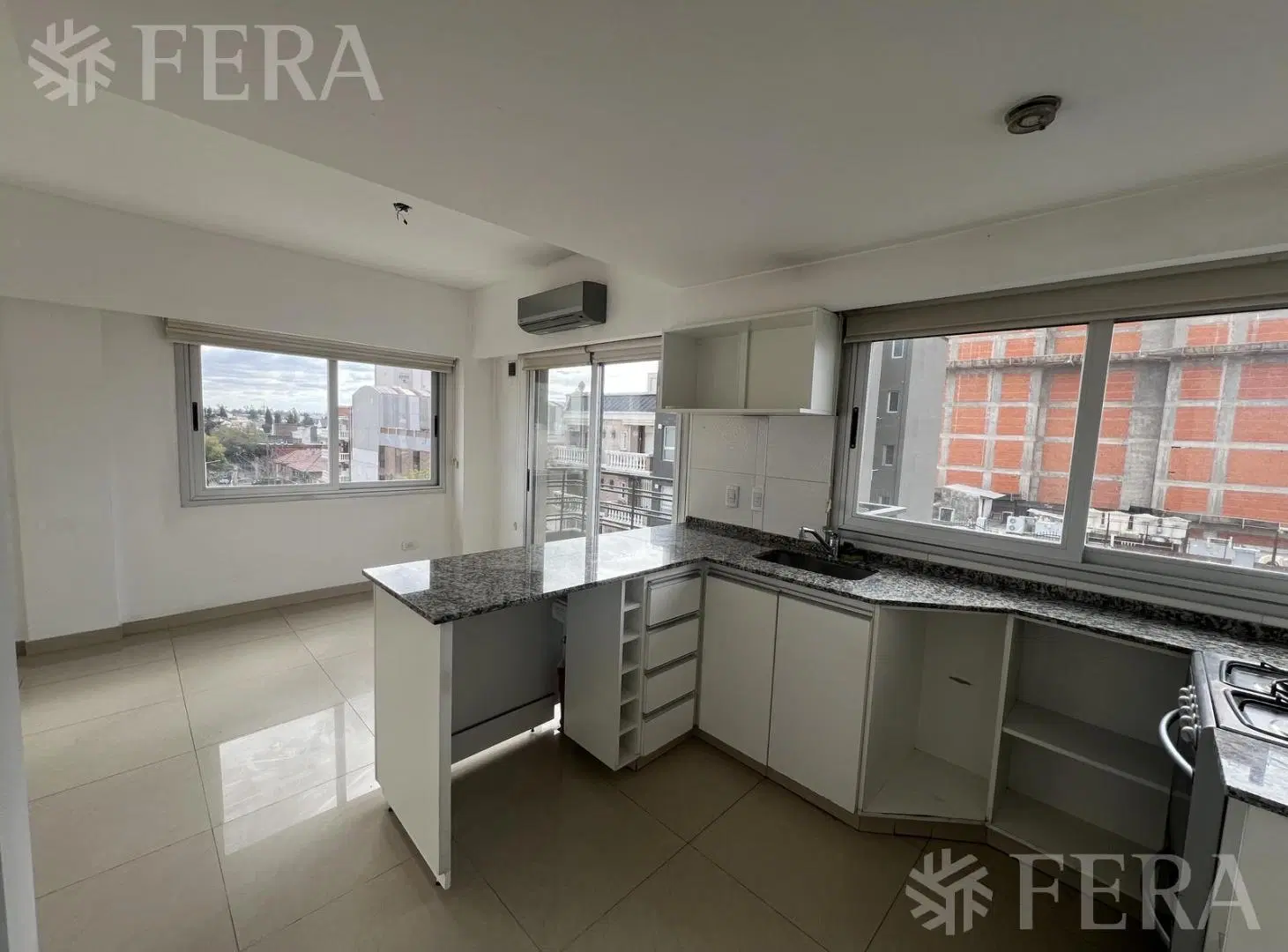 Venta departamento 2 ambientes con balcón en Wilde 4
