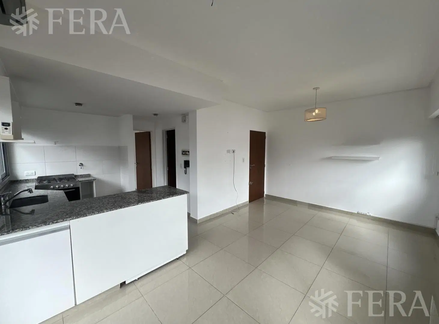 Venta departamento 2 ambientes con balcón en Wilde 5