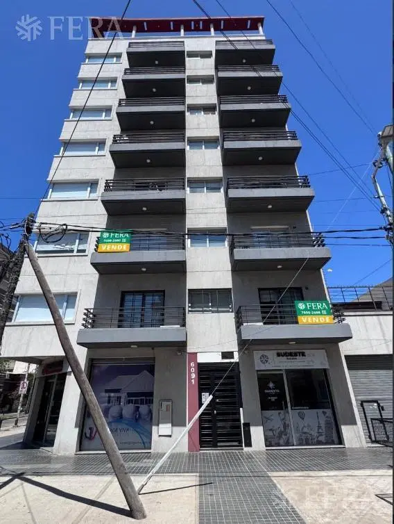 Venta departamento 2 ambientes con balcón en Wilde 2