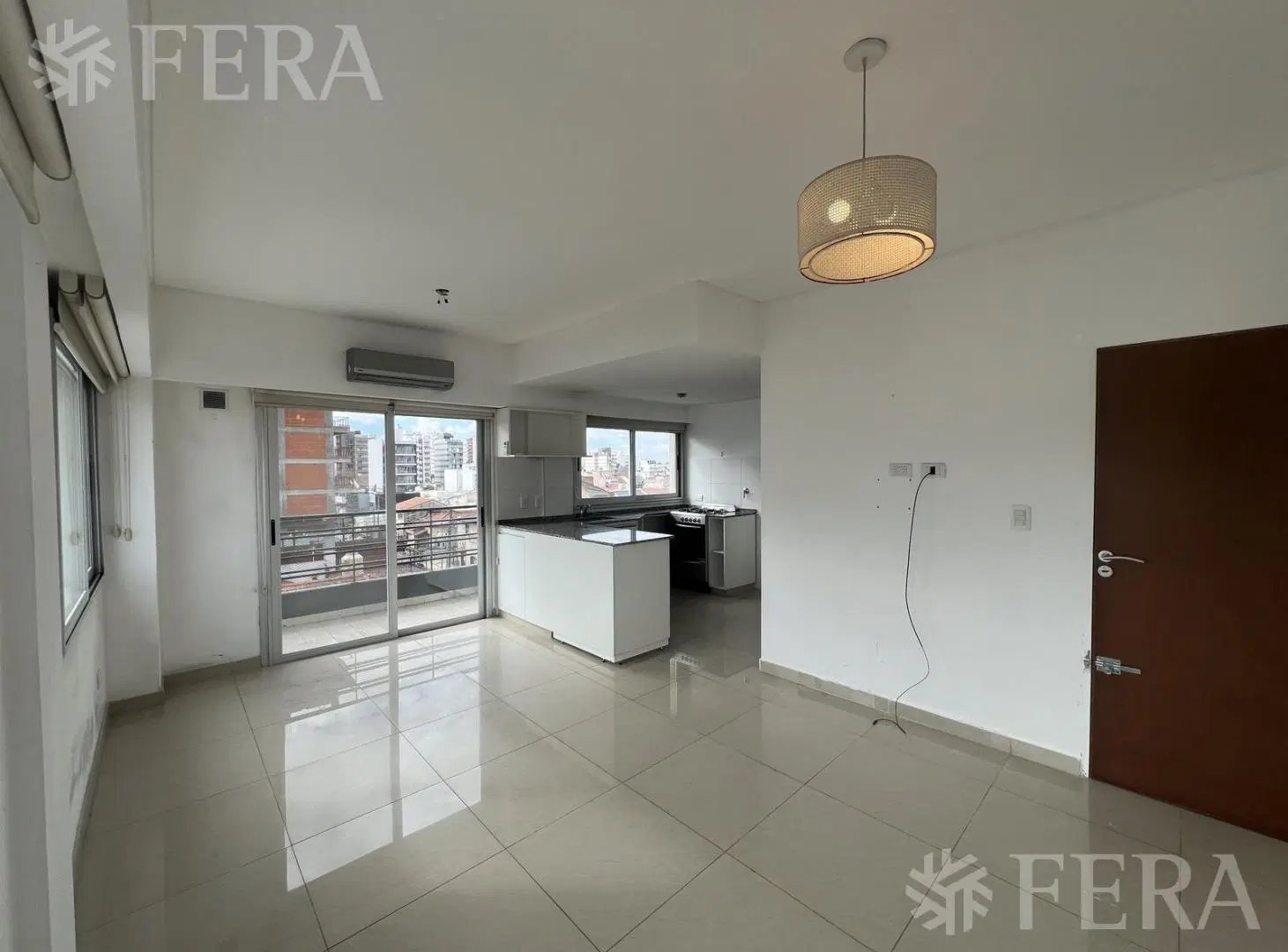 Venta departamento 2 ambientes con balcón en Wilde 3