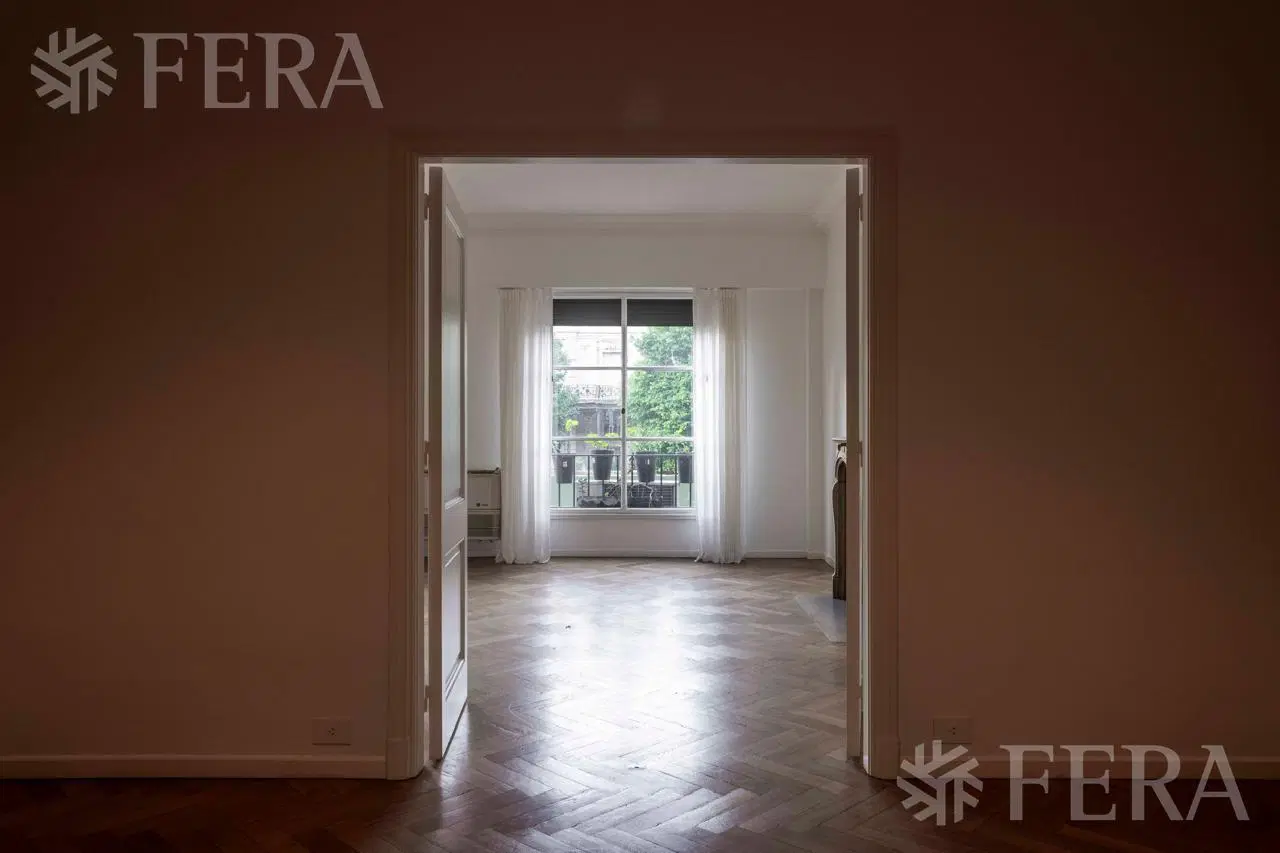 Venta piso 5 ambientes con cochera y baulera en Retiro 3