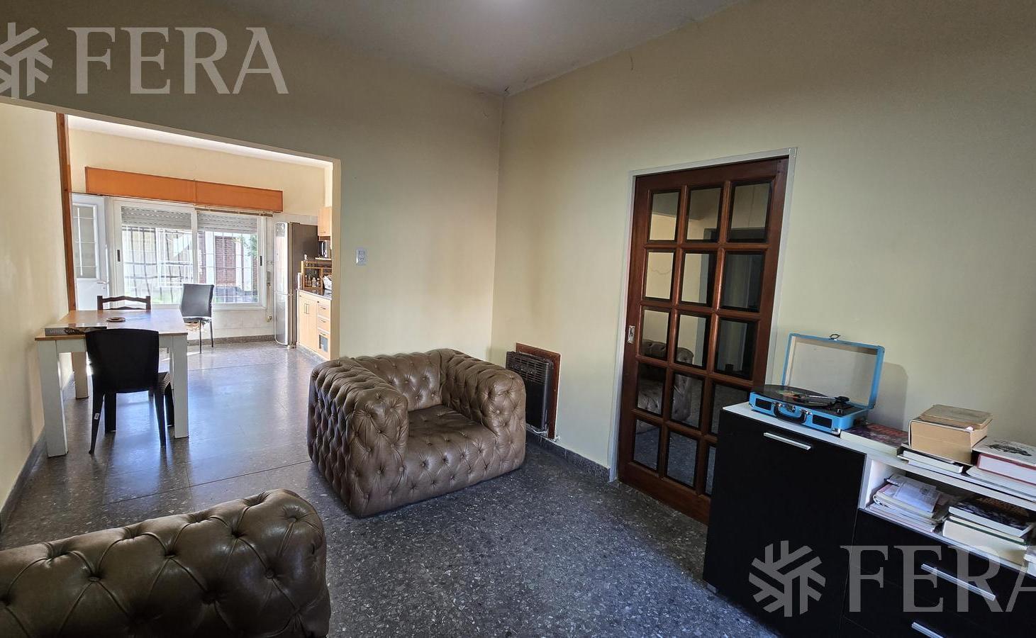 Venta casa 4 ambientes con cochera en Villa Dominico