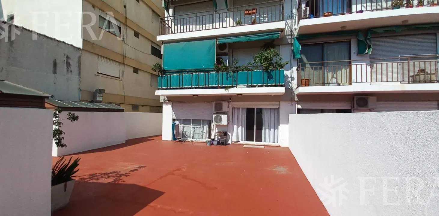 Venta de Departamento 3 ambientes con patio en Wilde 8