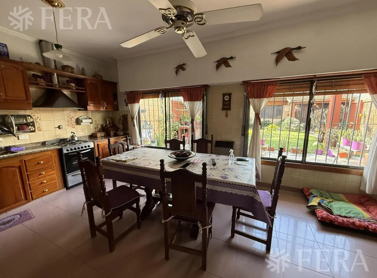 Venta casa 5 ambientes con cochera en Quilmes 2
