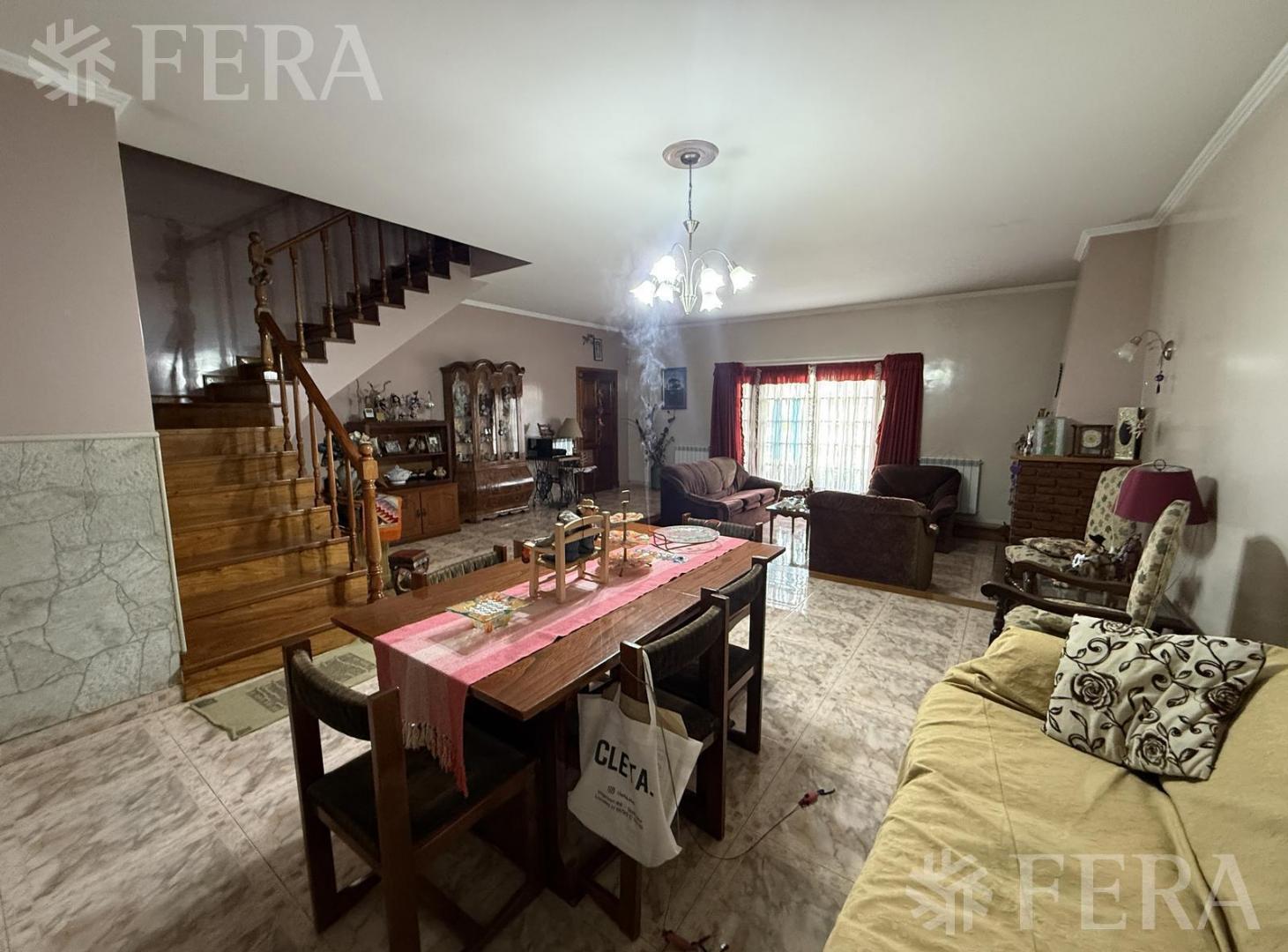 Venta casa 5 ambientes con cochera en Quilmes