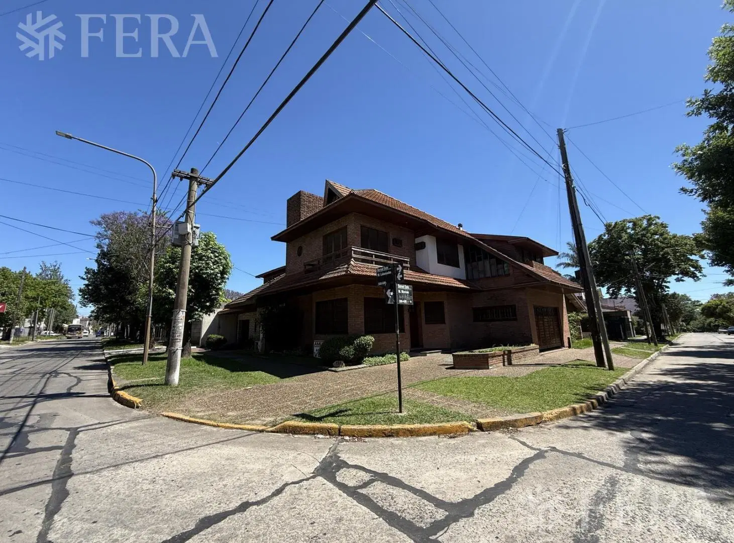 Venta casa 4 ambientes con cochera en Bernal 2
