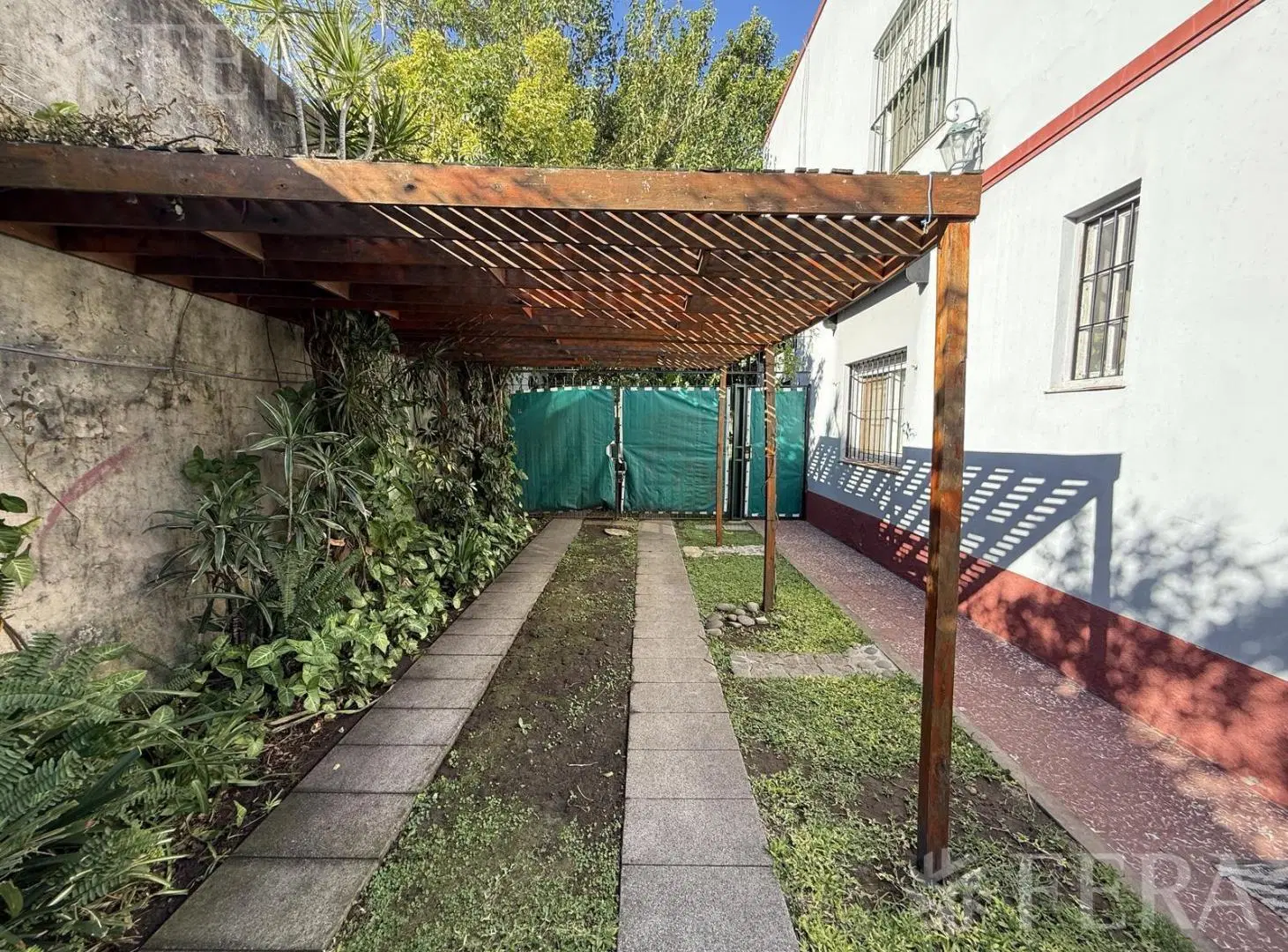 Venta PH 3 ambientes con jardín en Don Bosco 4