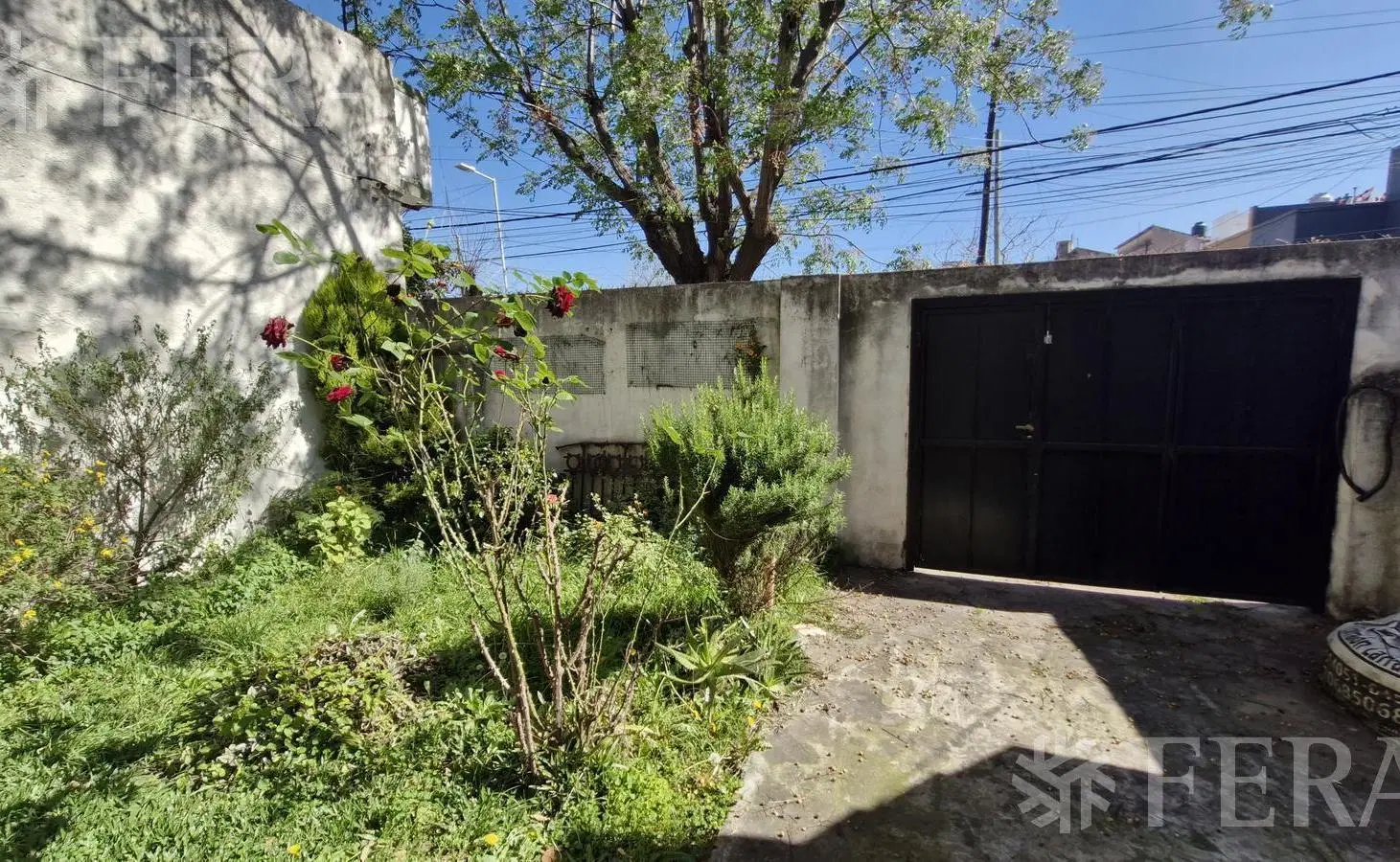 Venta casa multifamiliar con cochera en Villa Dominico 2