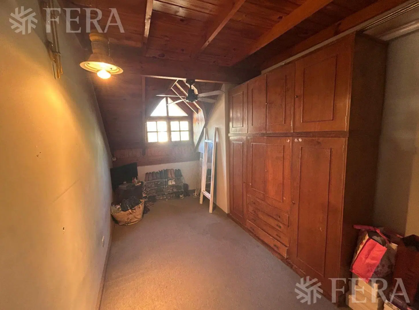 Venta casa 6 ambientes con cochera y piscina en Bernal Oeste 5