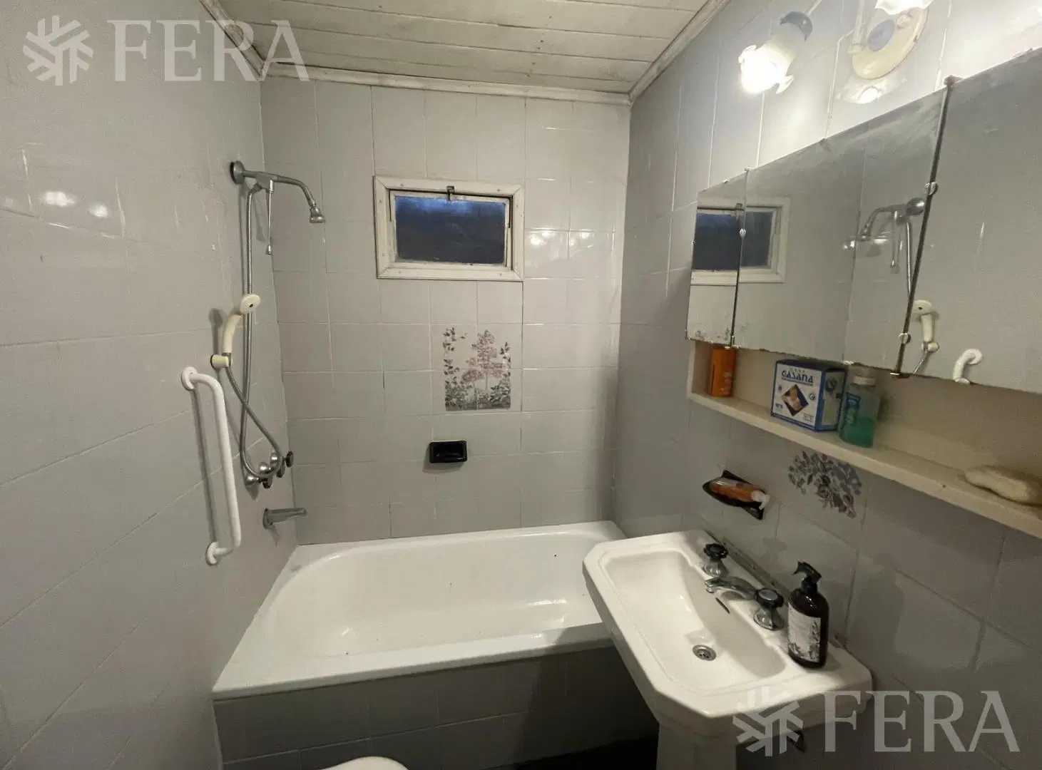 Venta casa de 4 ambientes con cochera en Bernal Oeste 5