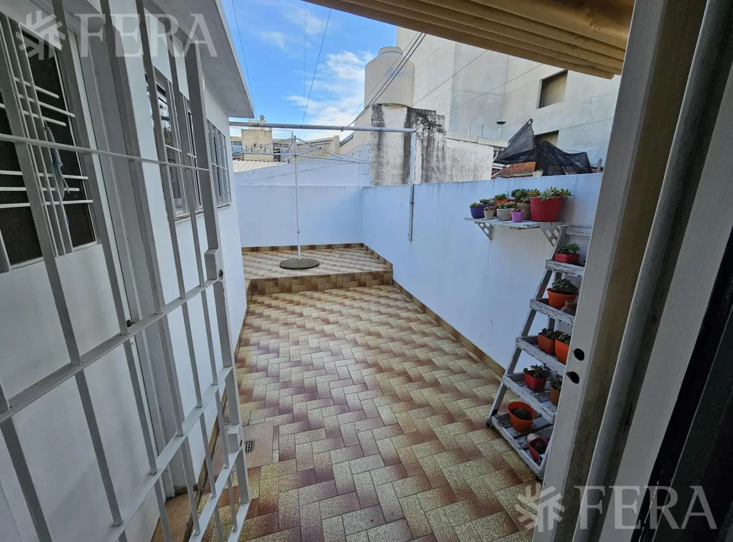 Venta PH 4 ambientes con patio en Wilde 5