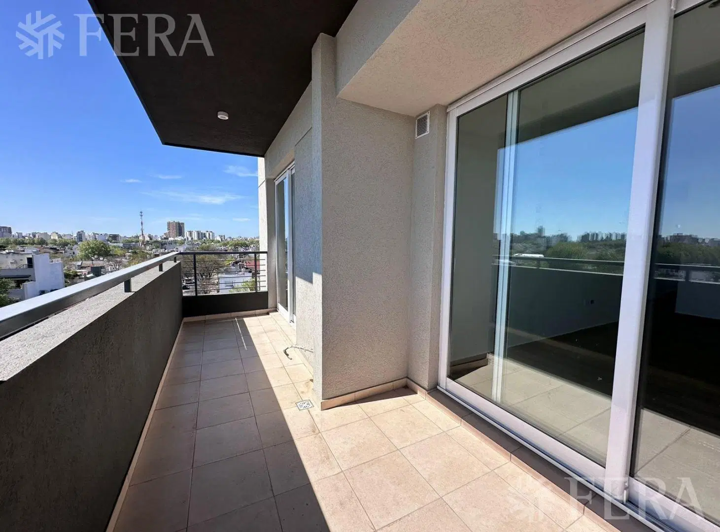 Venta piso de 4 ambientes con balcón y baulera en Liniers 2