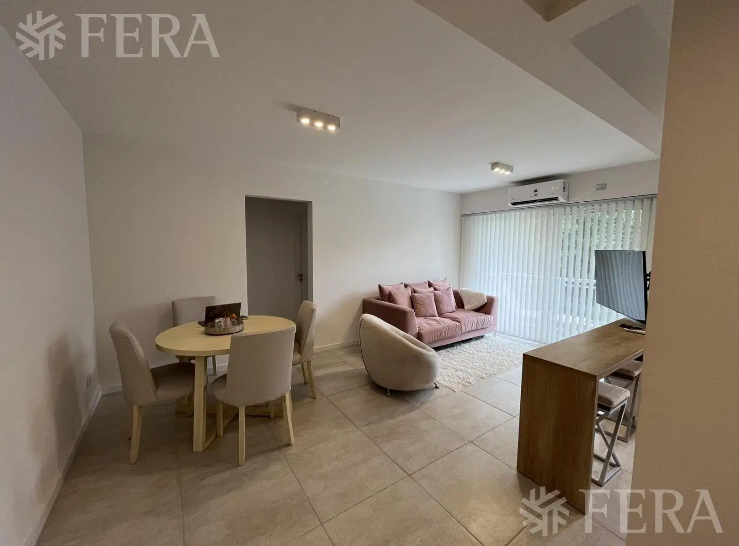 Venta departamento 3 ambientes con balcón y cochera  en Bernal 5
