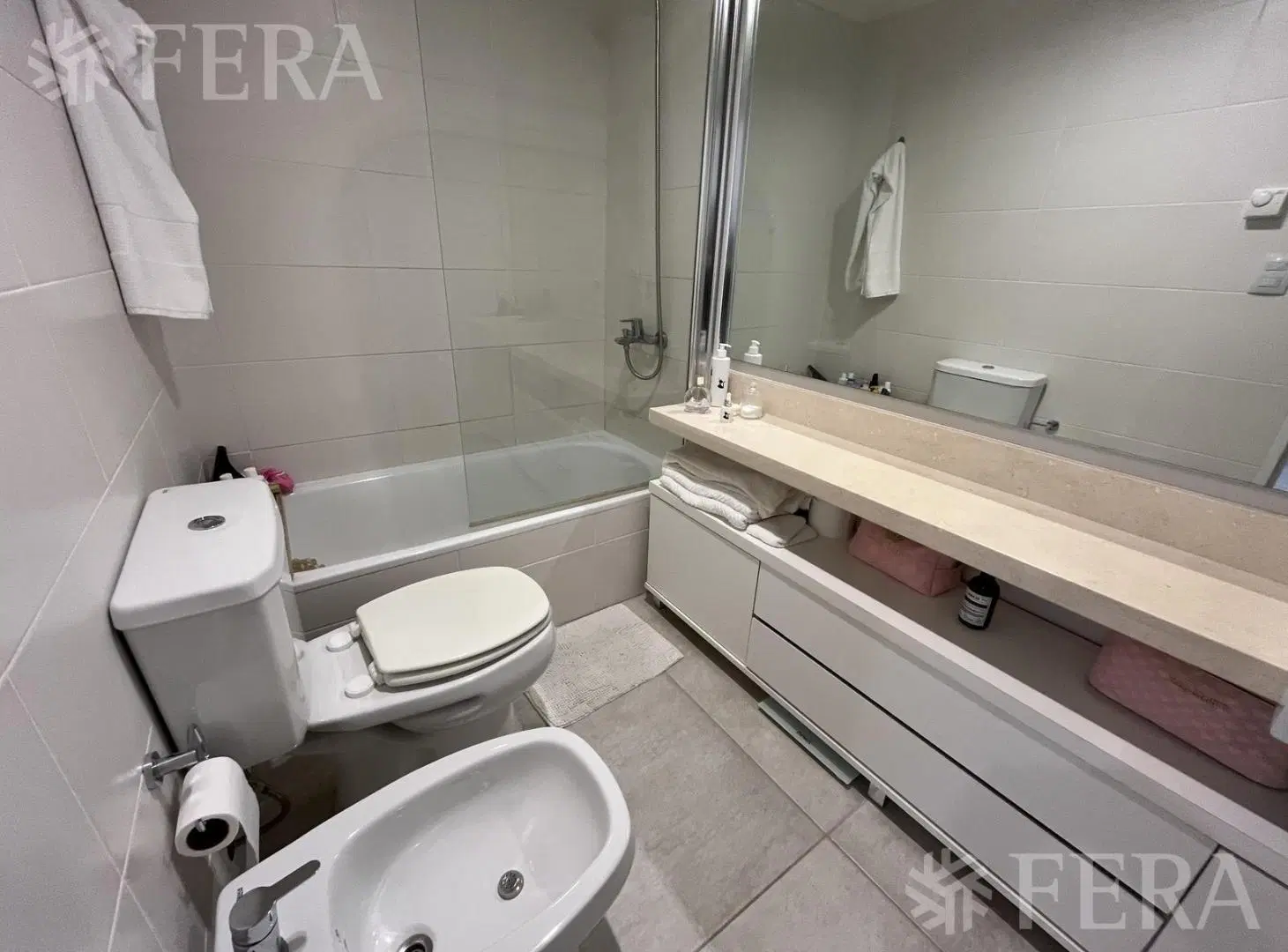 Venta departamento 3 ambientes con balcón y cochera  en Bernal 4