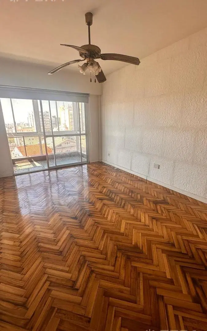 Venta 3 Ambientes en San Telmo, piso alto, muy luminoso 3