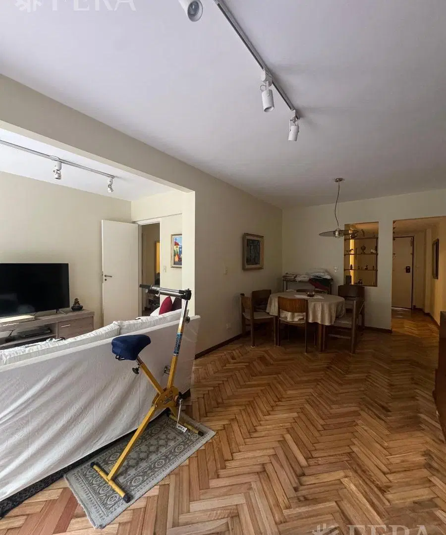 Venta Planta Baja con gran patio jardín y cochera fija en Palermo 4
