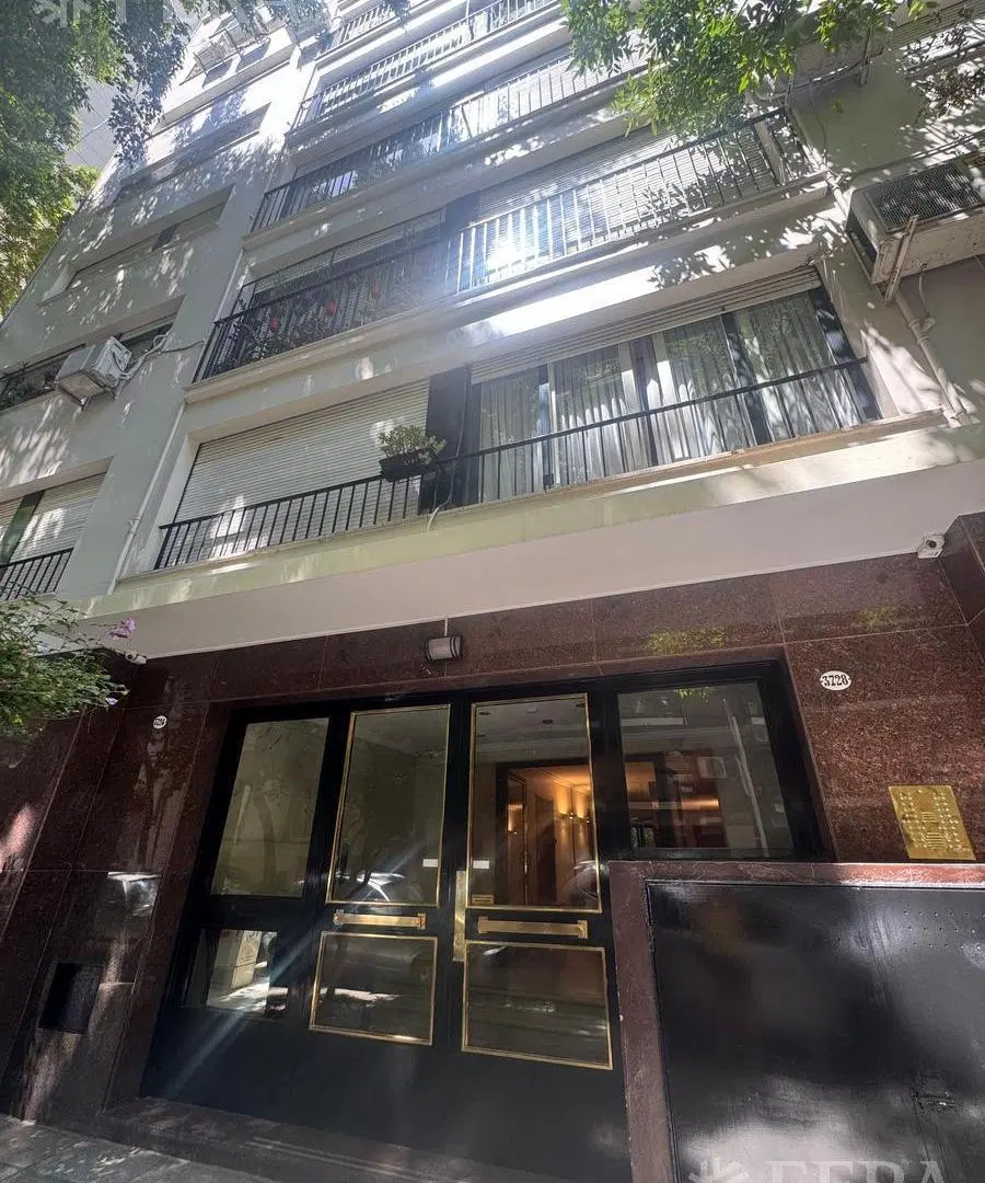 Venta Planta Baja con gran patio jardín y cochera fija en Palermo 3