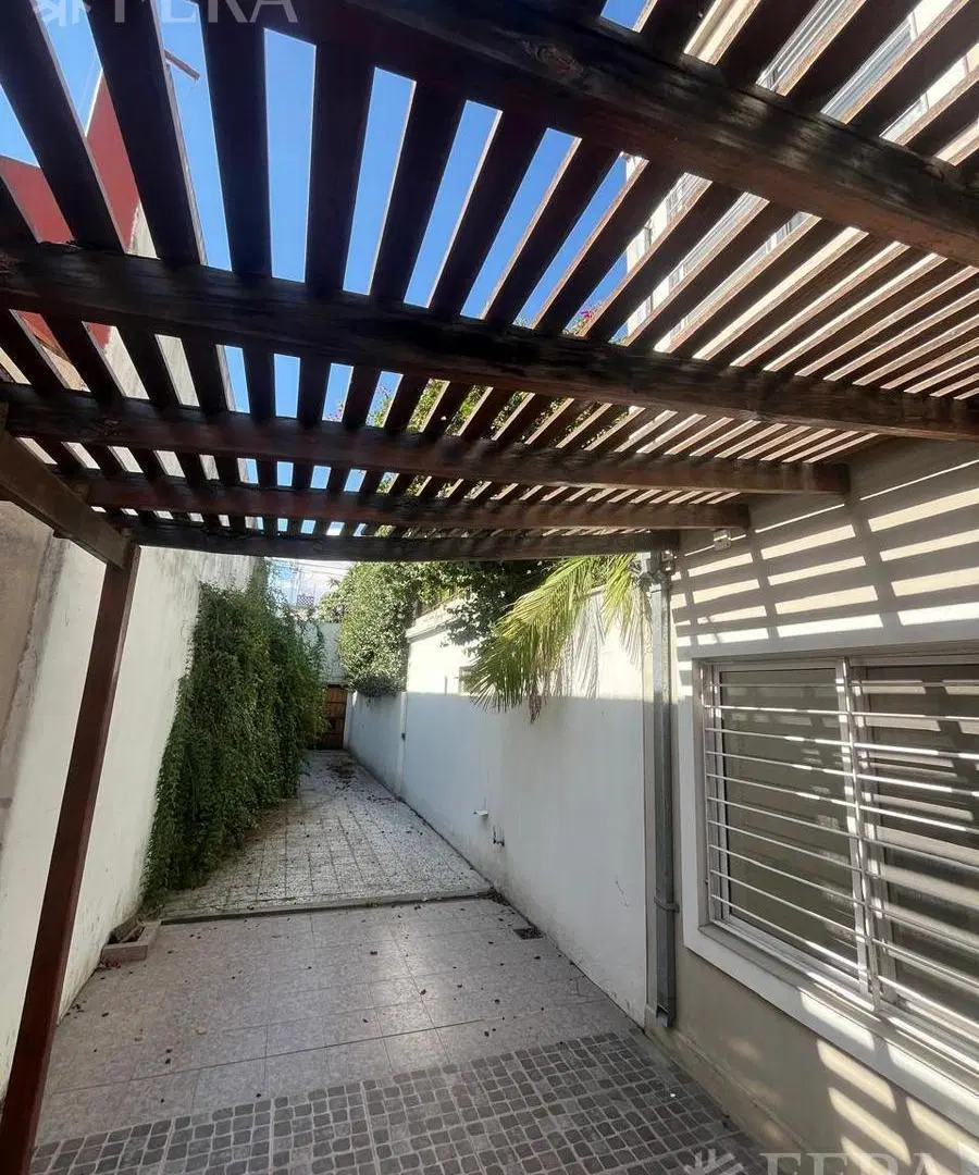 PH muy luminoso con cochera doble, jardín y departamento en Saavedra 5