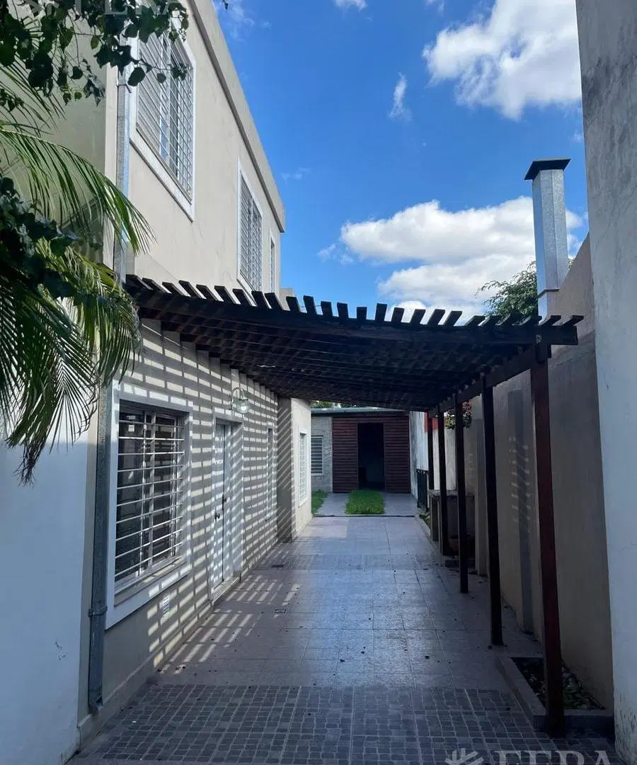 PH muy luminoso con cochera doble, jardín y departamento en Saavedra 4
