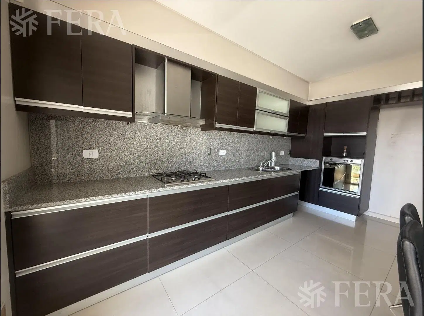 Venta de Departamento 4 ambientes con Balcón y Cochera en Avellaneda 2