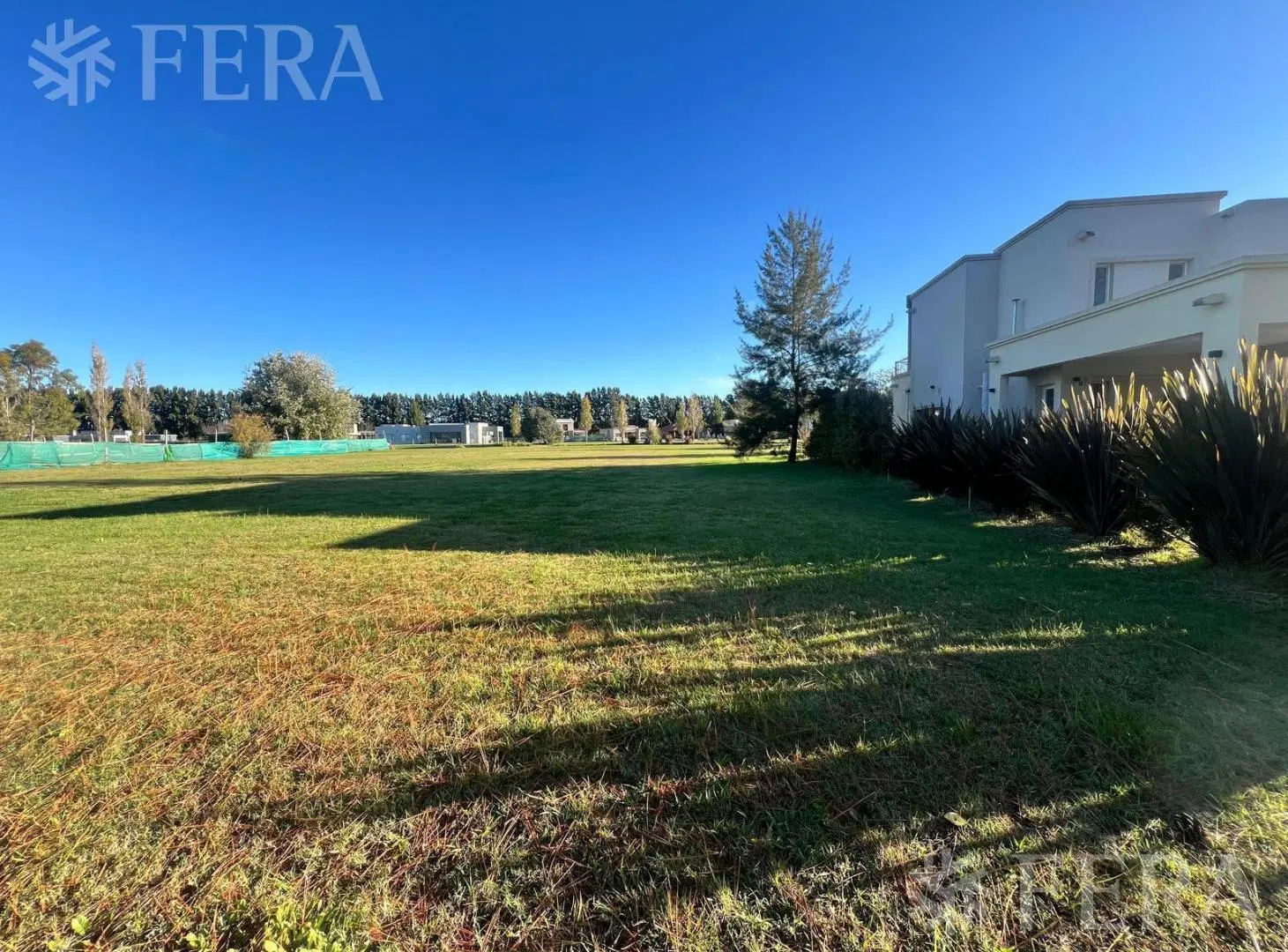 Venta Terreno de 1390m2 con fondo al lago en Miralagos II- La Plata 3