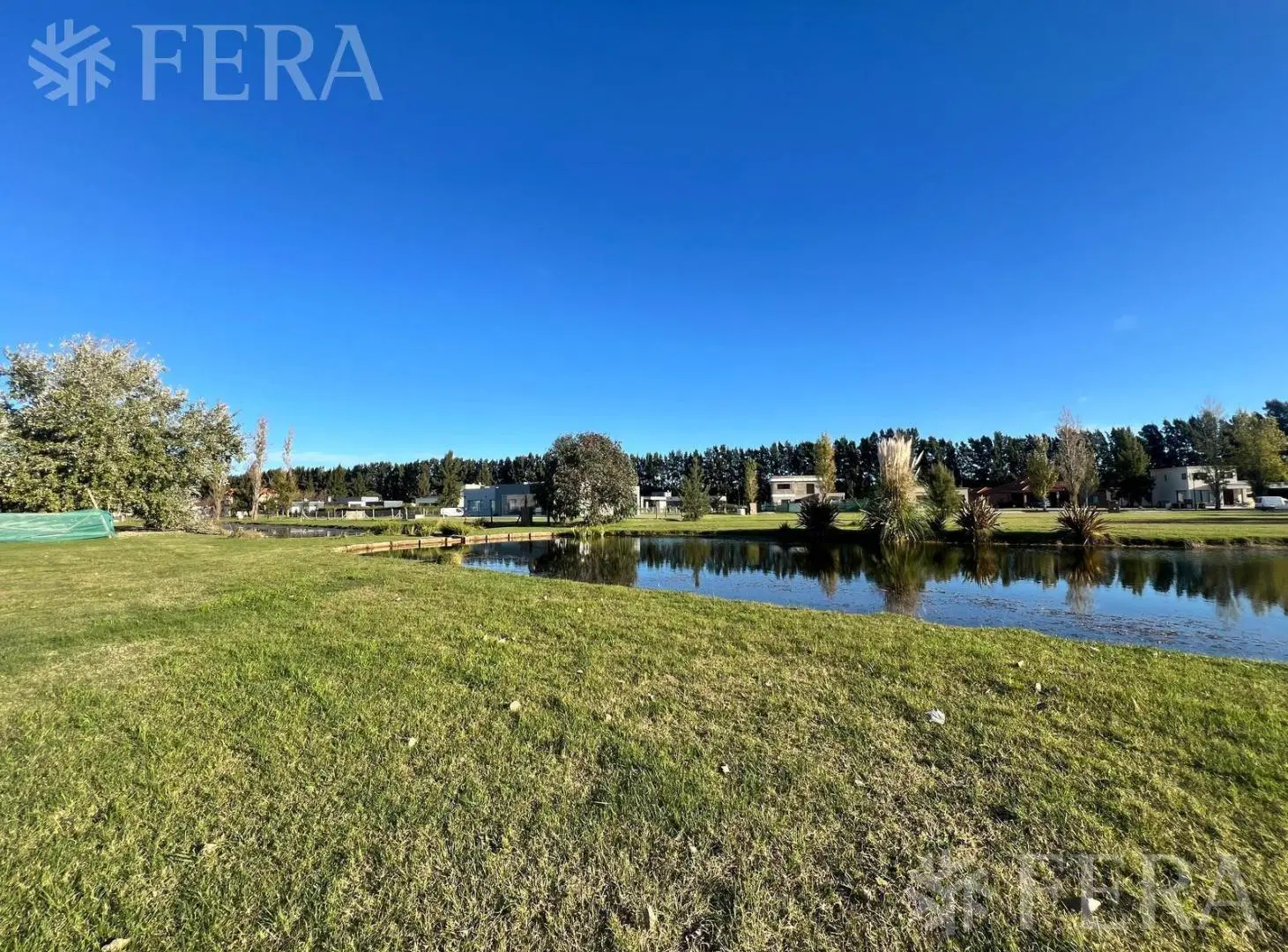 Venta Terreno de 1390m2 con fondo al lago en Miralagos II- La Plata 2