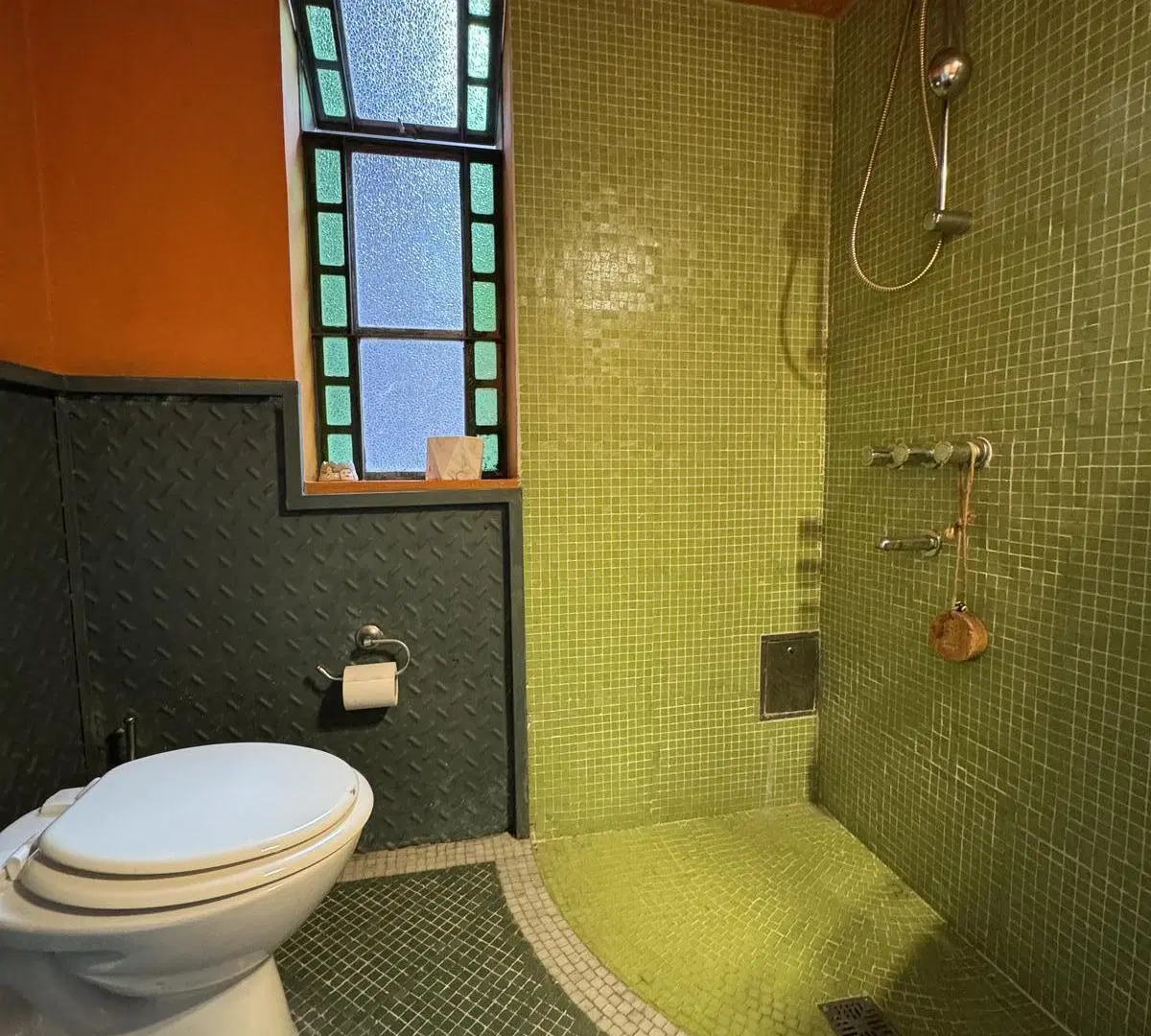 Venta en block de casa para 3 familias en Sarandi 8