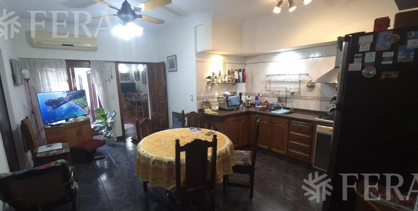 Venta PH 5 ambientes con patio en Sarandi 1