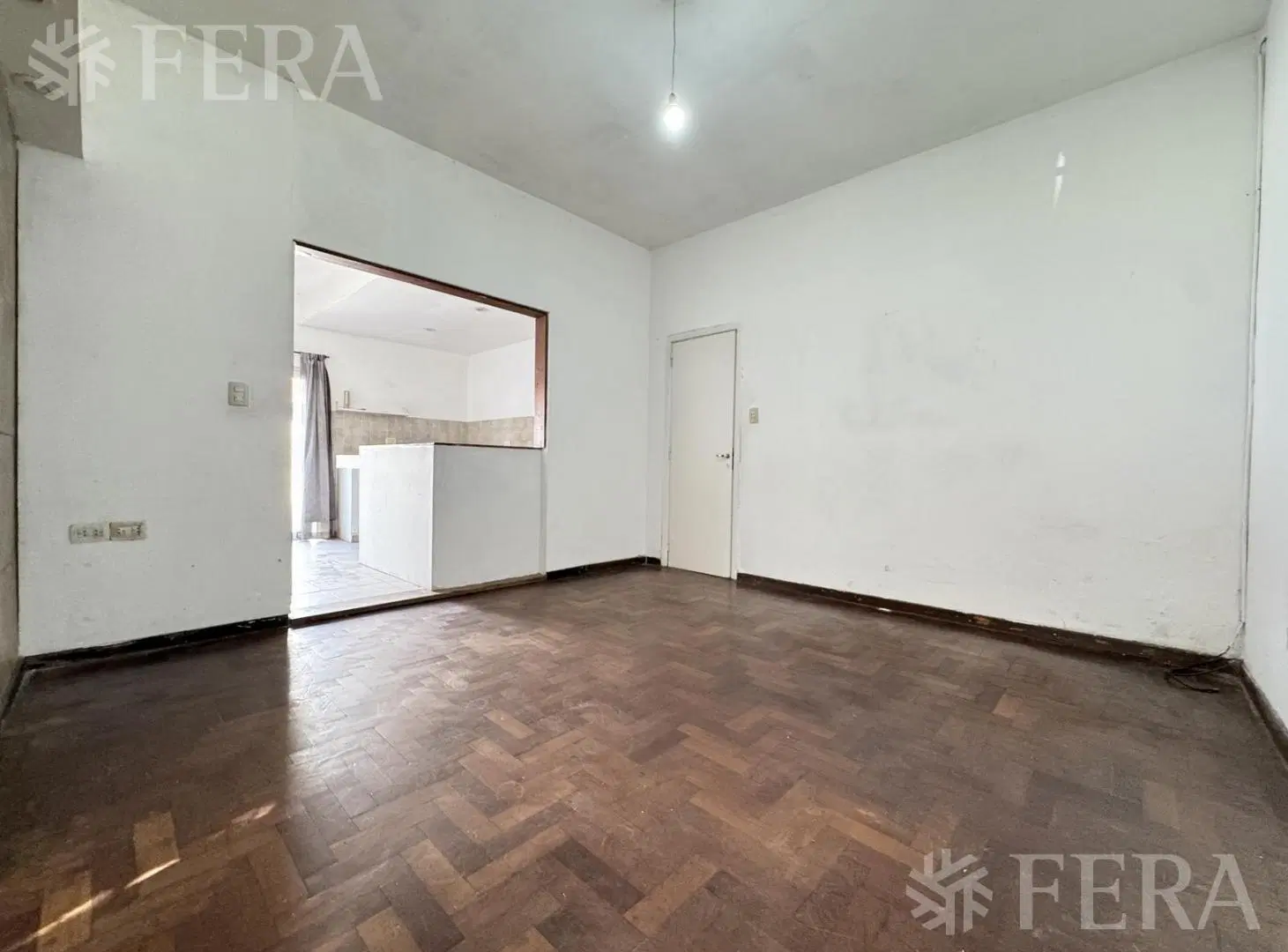 Venta casa 5 ambientes con cochera y quincho en Quilmes 2