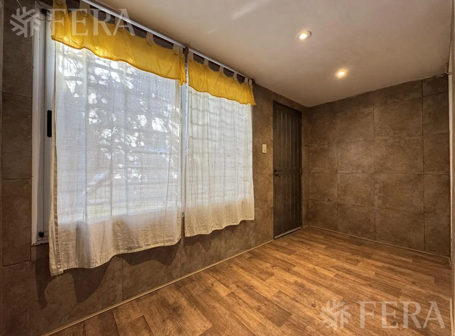 Venta casa 5 ambientes con cochera y quincho en Quilmes 1