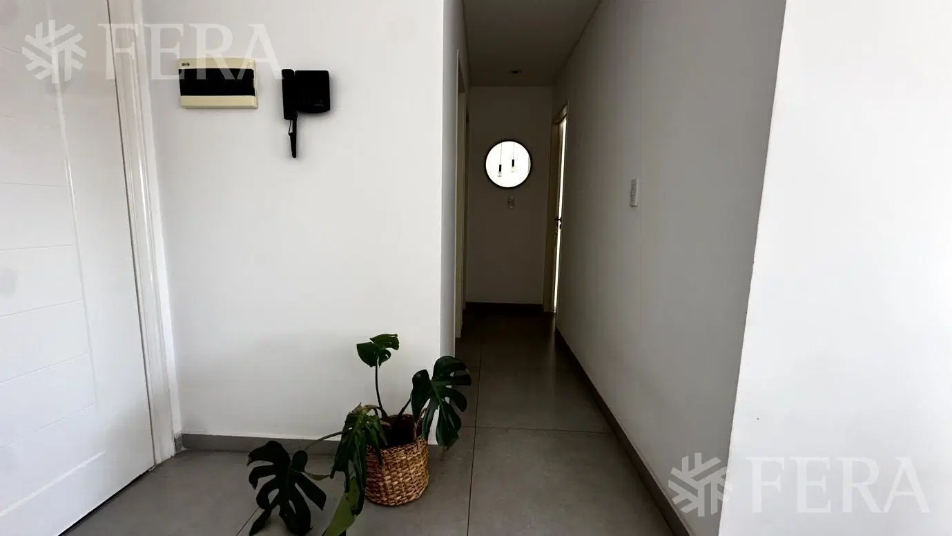 Venta departamento 3 ambientes con balcón en Wilde 4