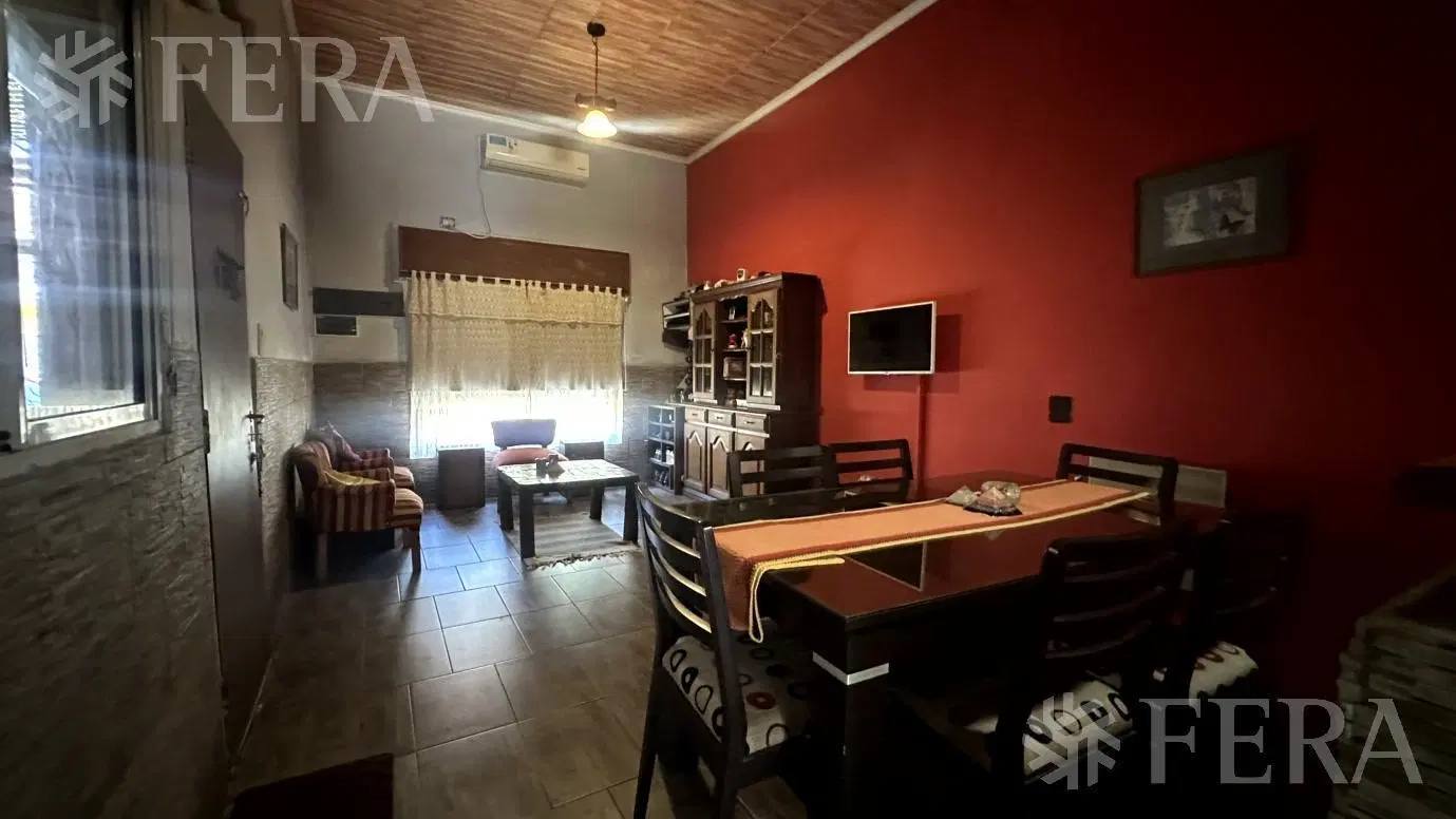 Venta casa 3 ambientes con cochera en Wilde 2