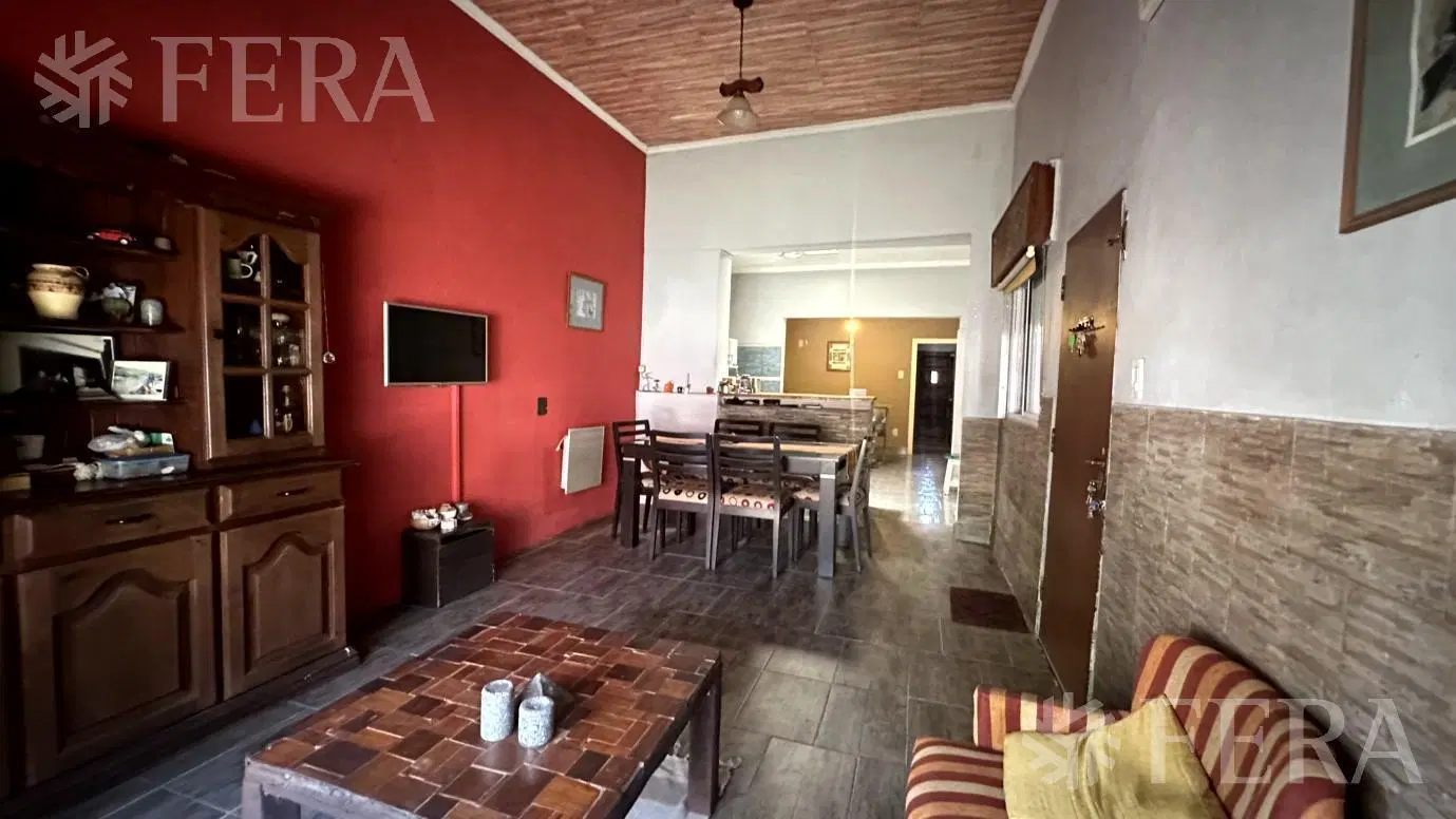 Venta casa 3 ambientes con cochera en Wilde 5
