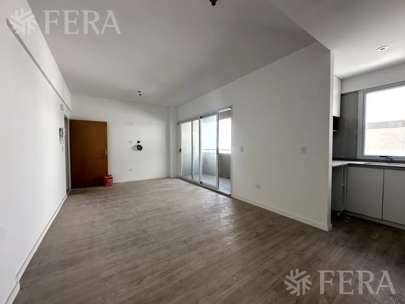 Venta departamento 3 ambientes con balcón en Wilde 5